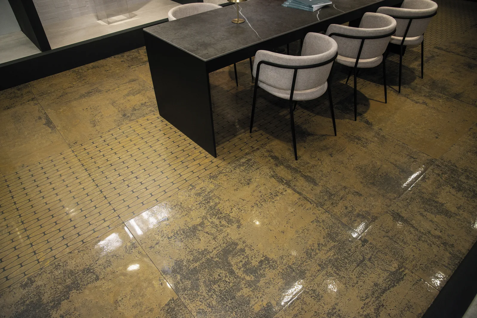 Aparici Illusion Brass mit Stamp-Dekor Lappato 50x100