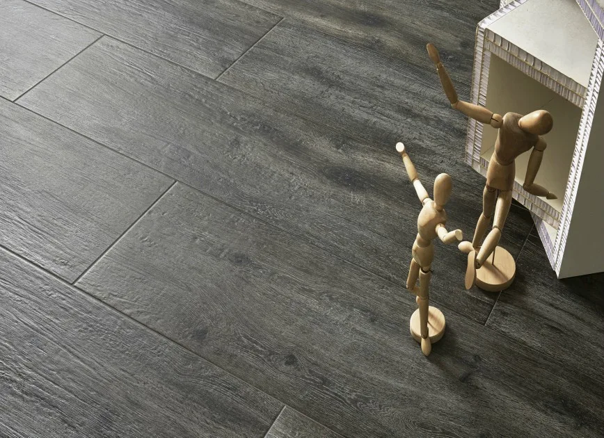 Faro Ceramiche Ecolife Ebony 30x120 – dunkle Holzoptik Fliese