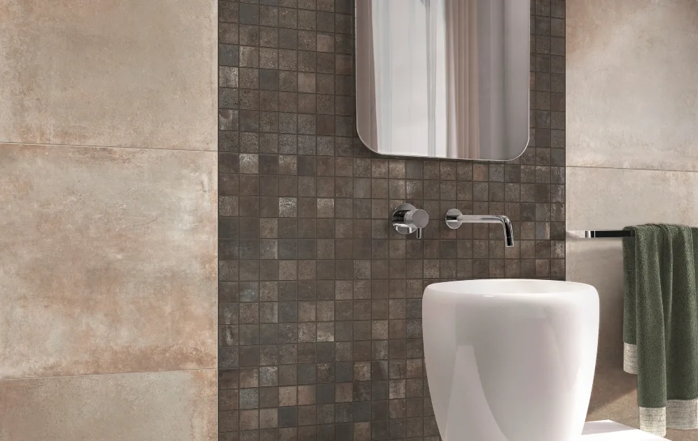 Faro Ceramiche Orion Beige mit Mosaico Carbone – Badezimmer Kombination