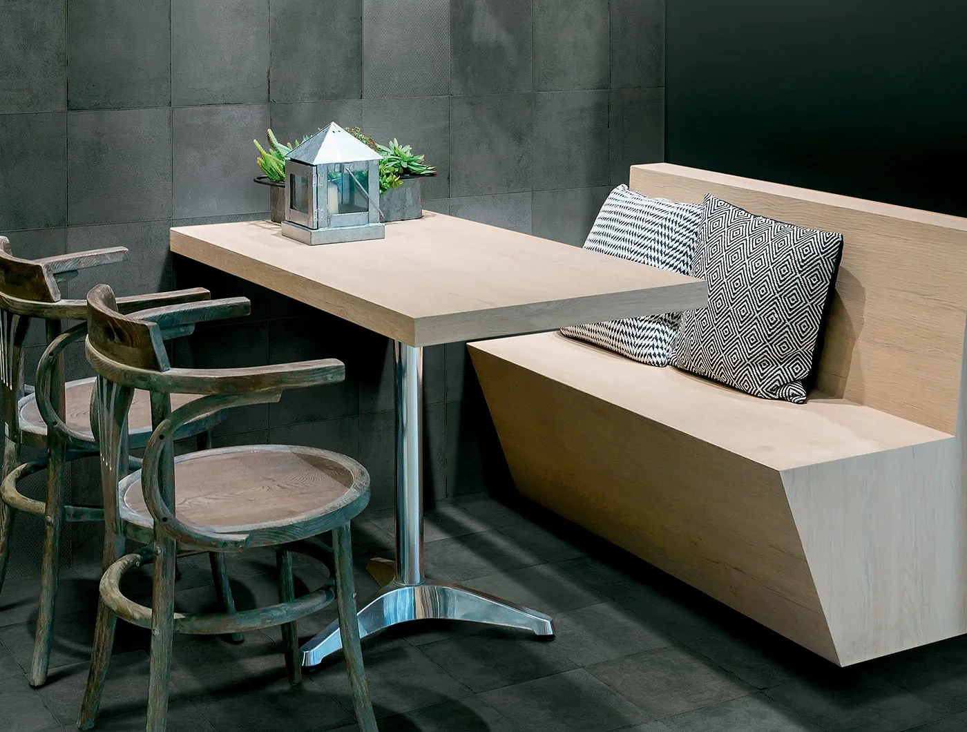Sartoria Tsquare Moss Epoque – moosgrüne quadratische Wandkeramik Ambiente